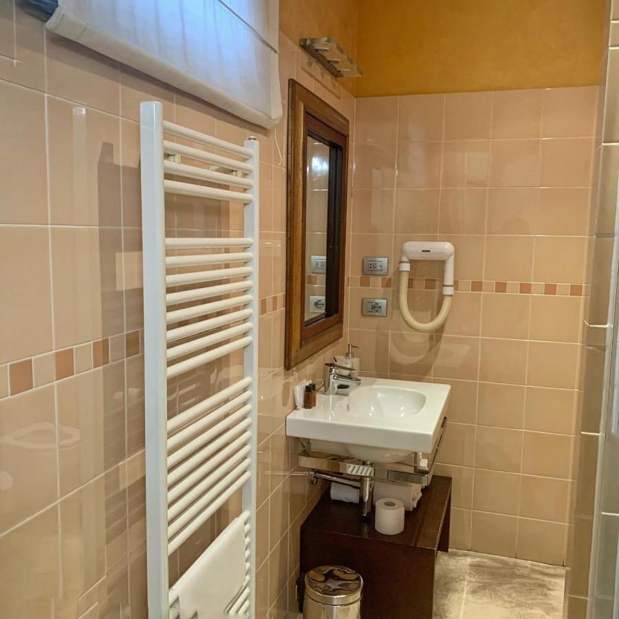 Cortiletto D'Alba Camere Con Ristorante Exterior foto